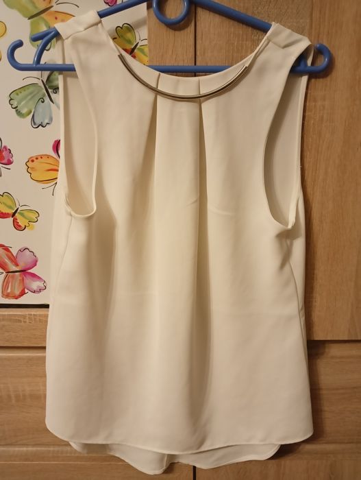 Bluzka elegancka z wisiorkiem Calvin Kleina