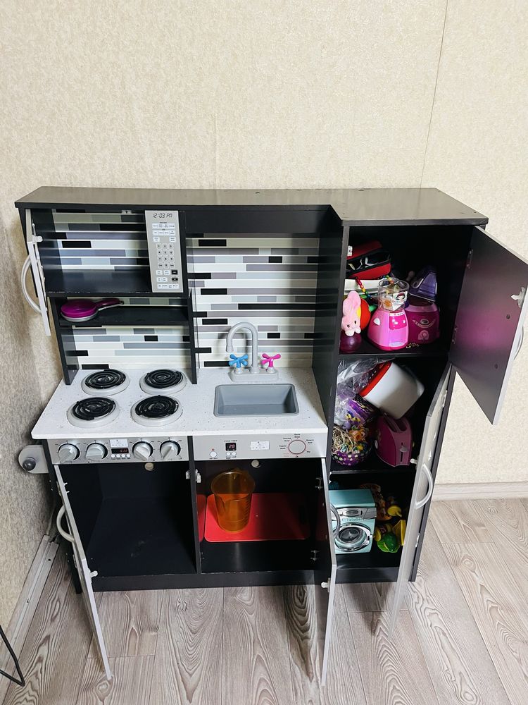 Продам детскую кухню из дерева