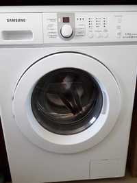 Máquina de Lavar Roupa Samsung WF0600NCW avariada
