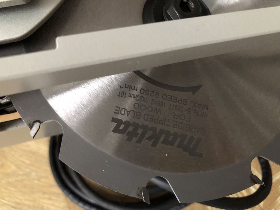 Makita HS6100 ручна циркулярна дискова пила