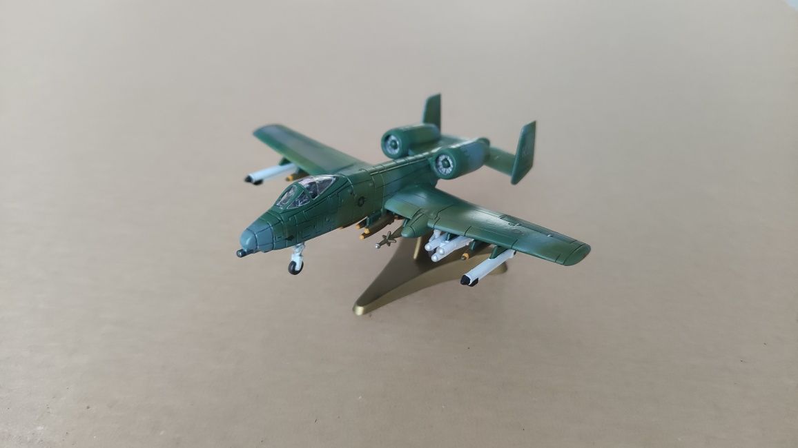 Сборная модель самолета 1:144 A-10A Thunderbolt II