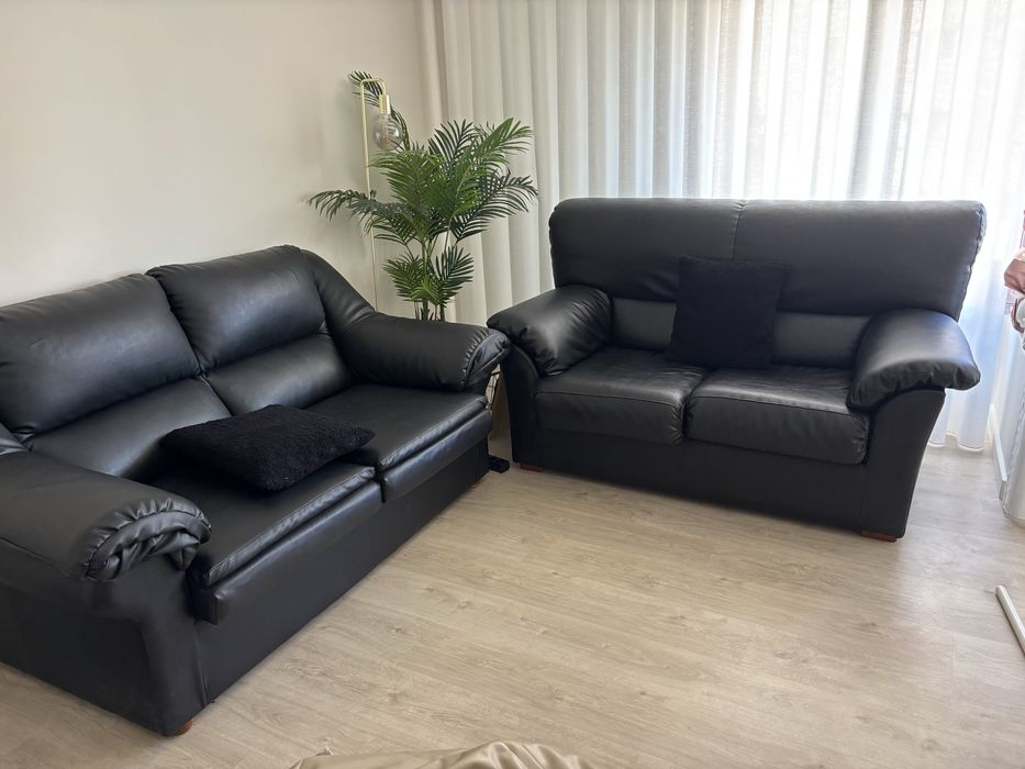 2 Sofas em pele, impecaveis! Motivo da venda, trocar de modelo e cor.