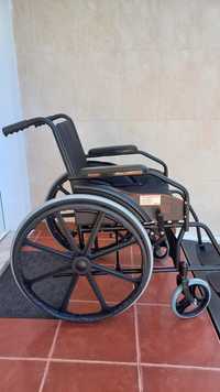 Cadeira de rodas.