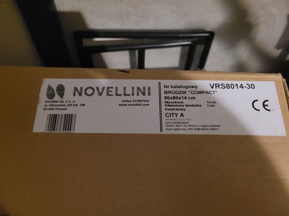Brodzik Novelinni. 80×80×14. Nowy, fabrycznie zapakowany.