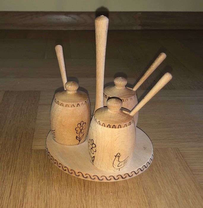 drewniany zestaw do przypraw ozdobny przyprawnik na przyprawy