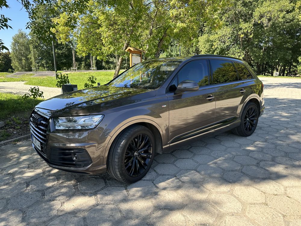 Audi Q7 3.0tdi quattro ,s line,matrix,hed up,kamery 360