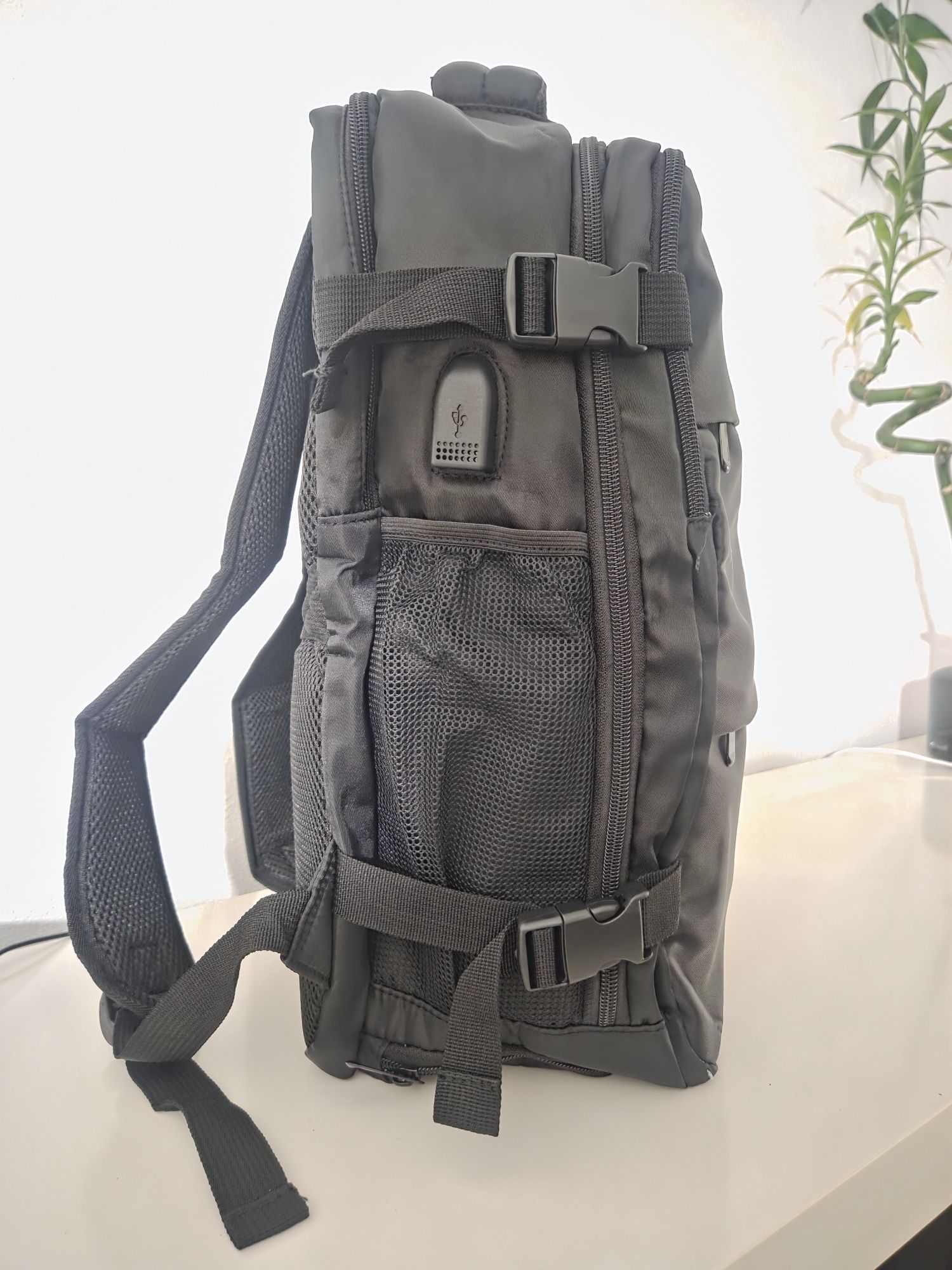 Mochila viagem preta