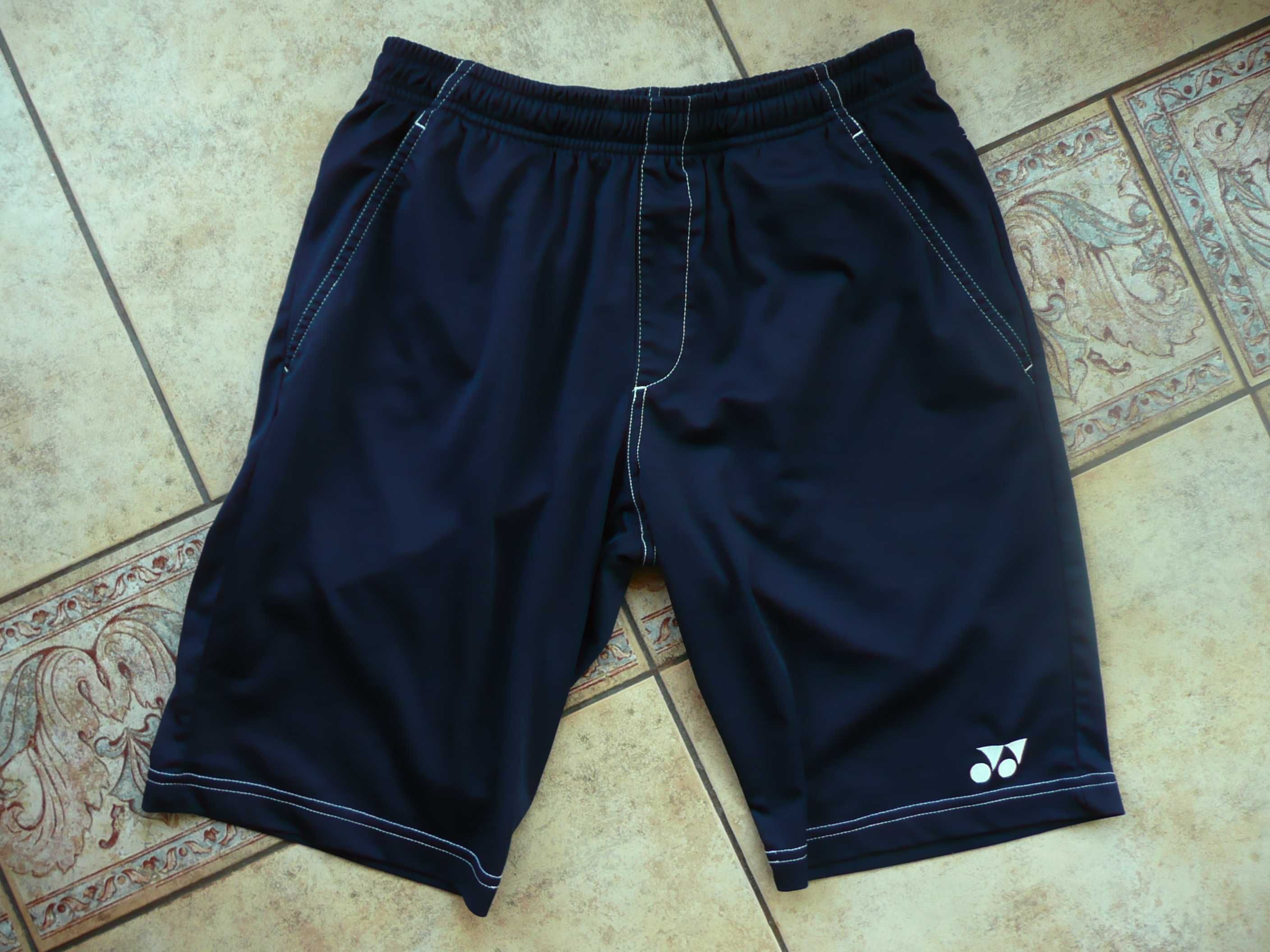 spodenki yonex rozmiar M/L badminton tenis