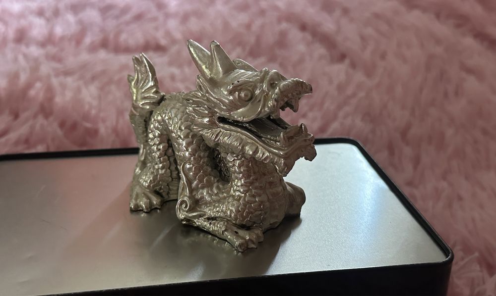 Figurka kolekcjonerska smok
