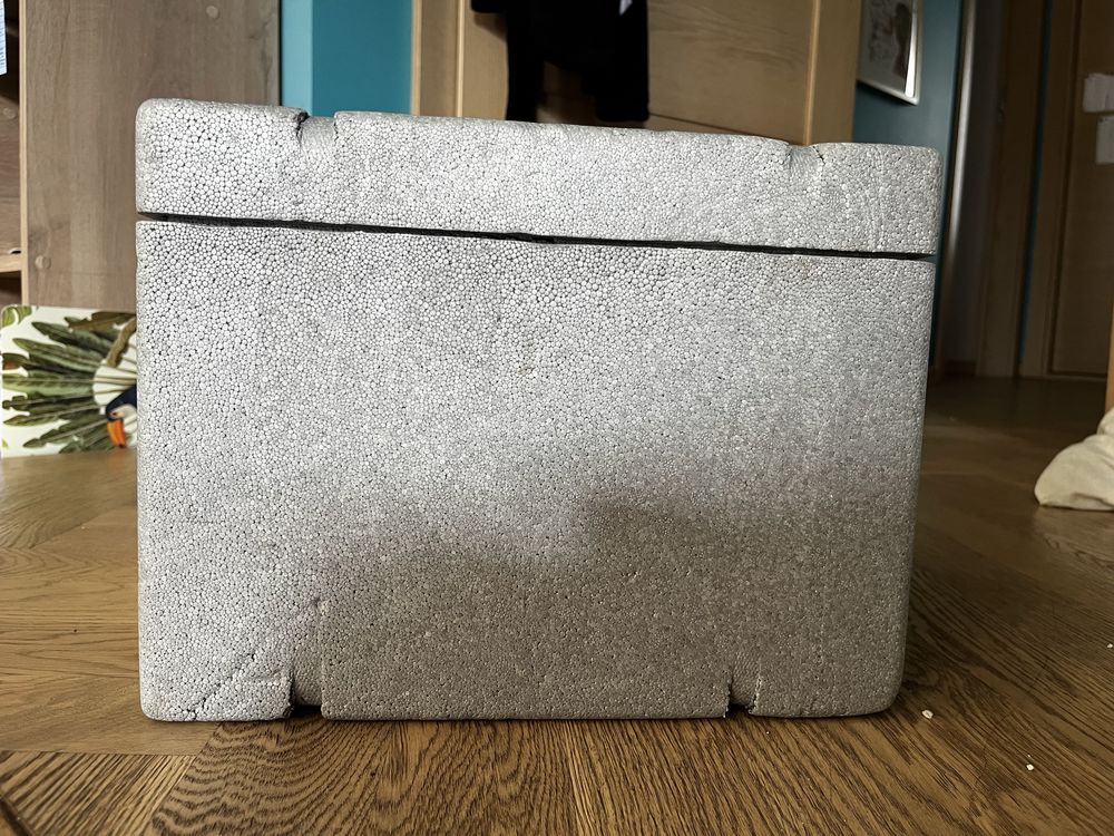 Pudełko z szarego styropianu 26.5x32x25