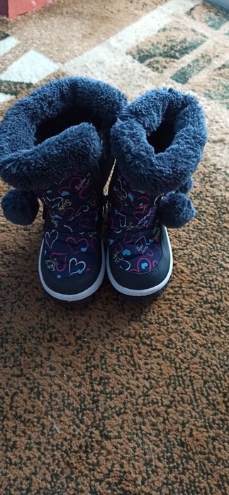Продам зимовий чобітки (дутіки) на дівчинку