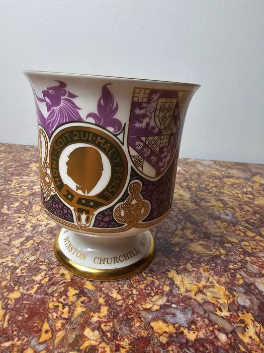 Coalport kielich porcelana" "100stu lecie urodzin Churchill'a" 11 cm