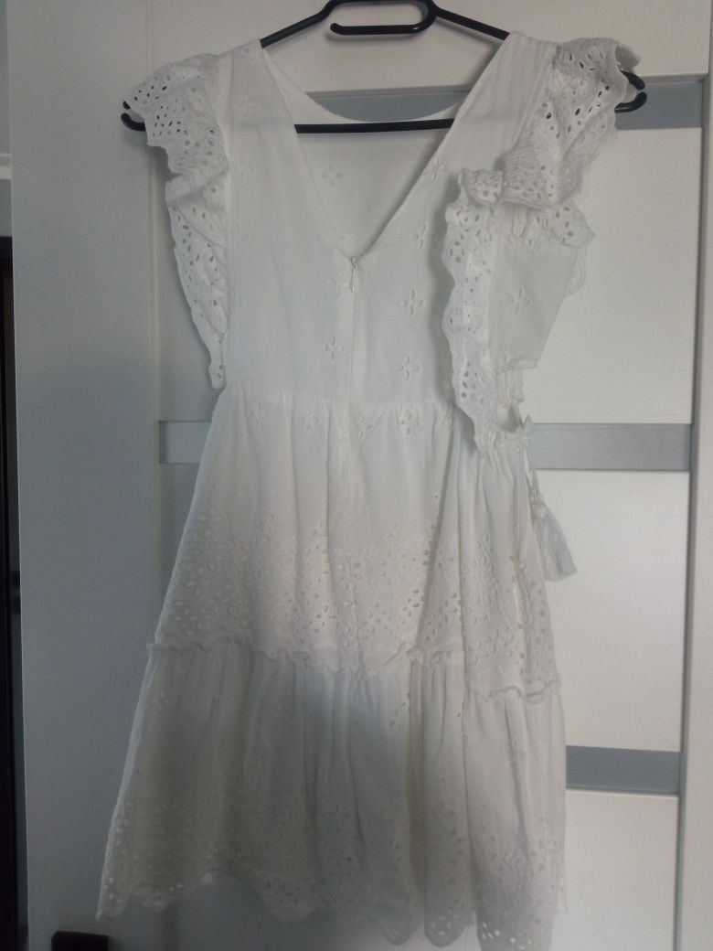 Piękna biała sukienka 134/ 140