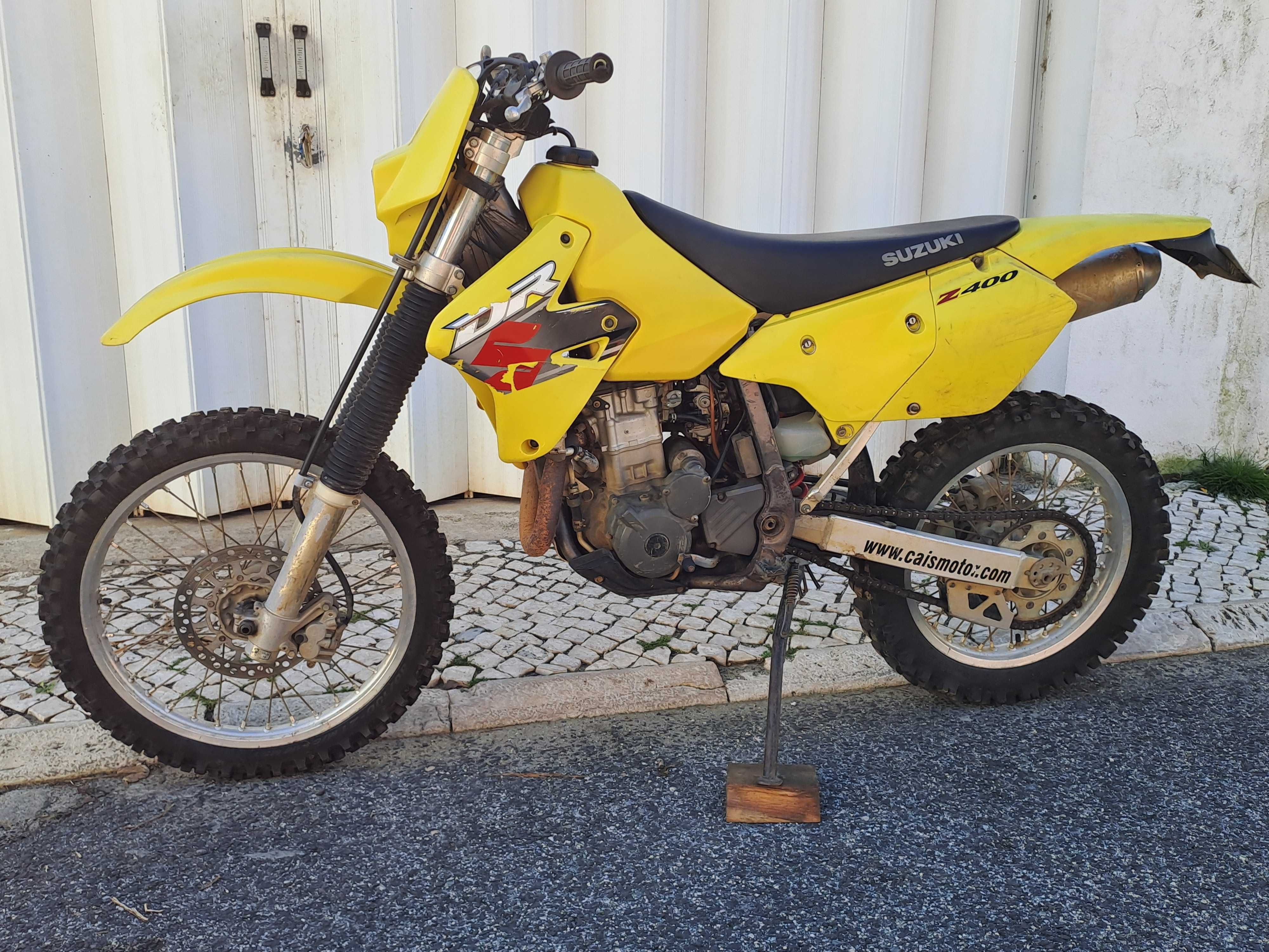 Suzuki DRZ 400 com matrícula e motor de arranque