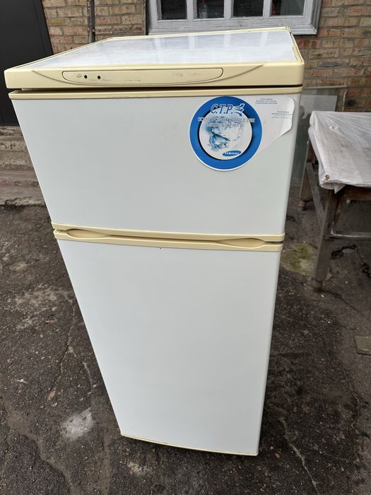 Продам холодильник