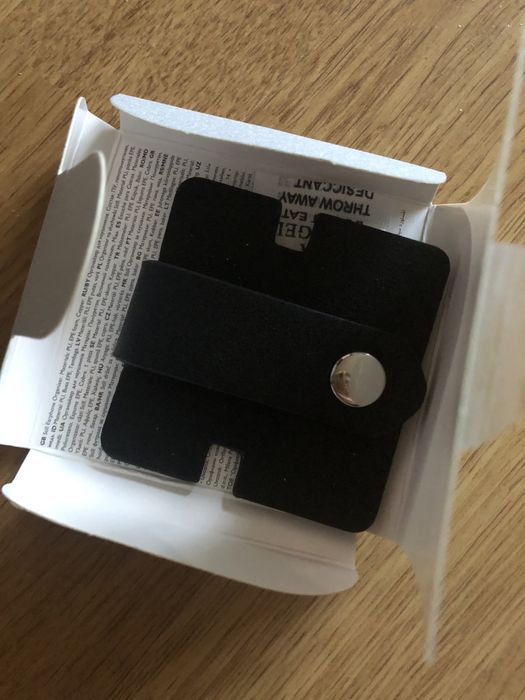 Etui na słuchawki Oriflame.