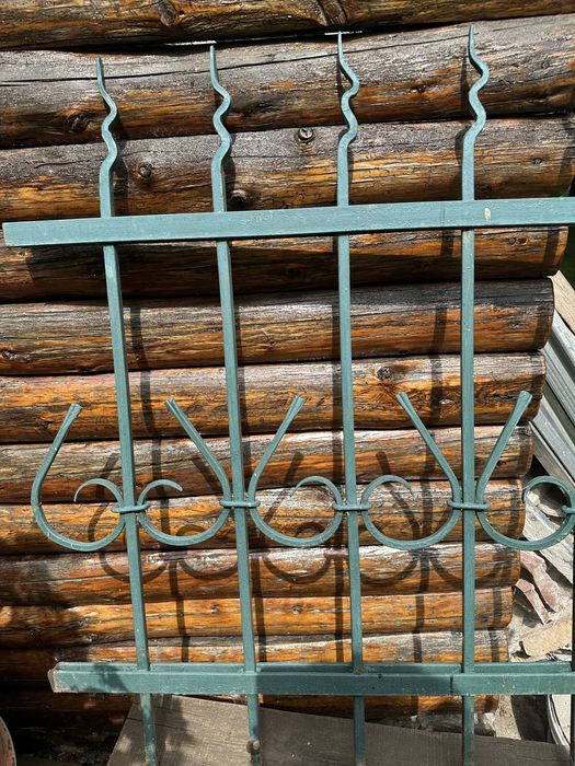 Решітки або огорожа