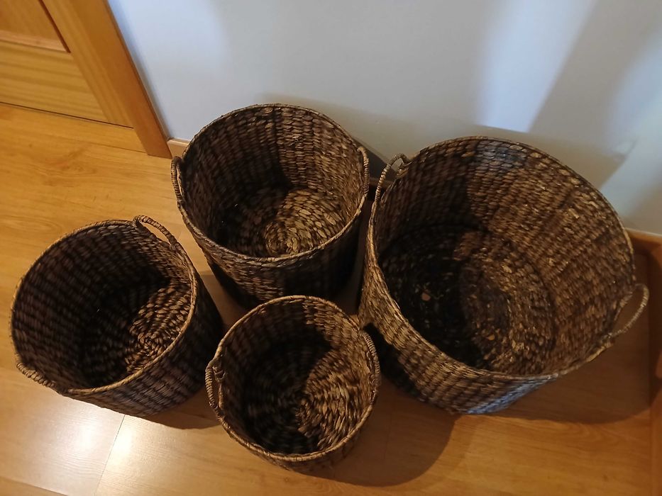Cestos de palhinha escura