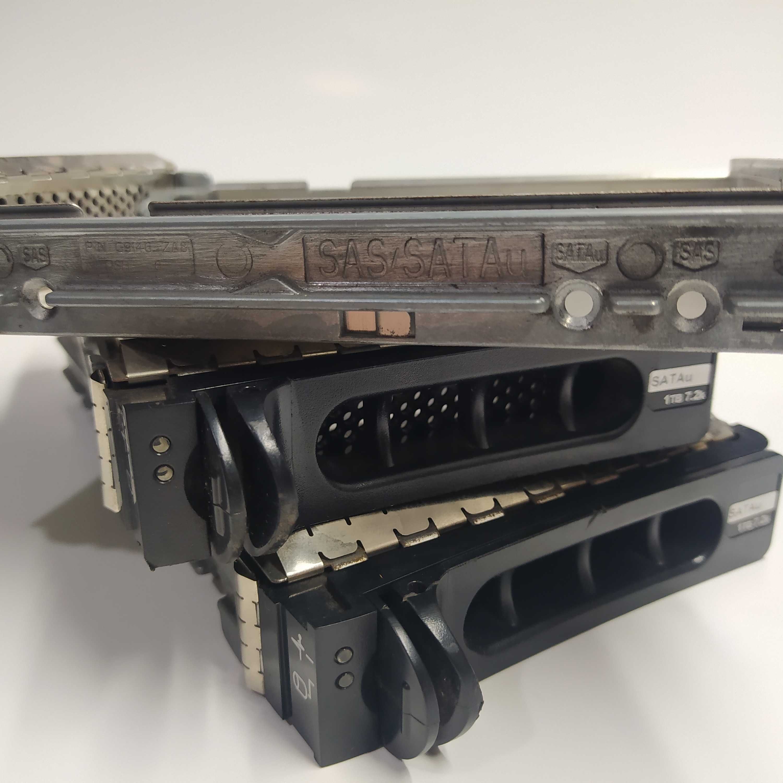 Салазки Корзина Карман 3.5" SAS/SATA для сервера в зборі.