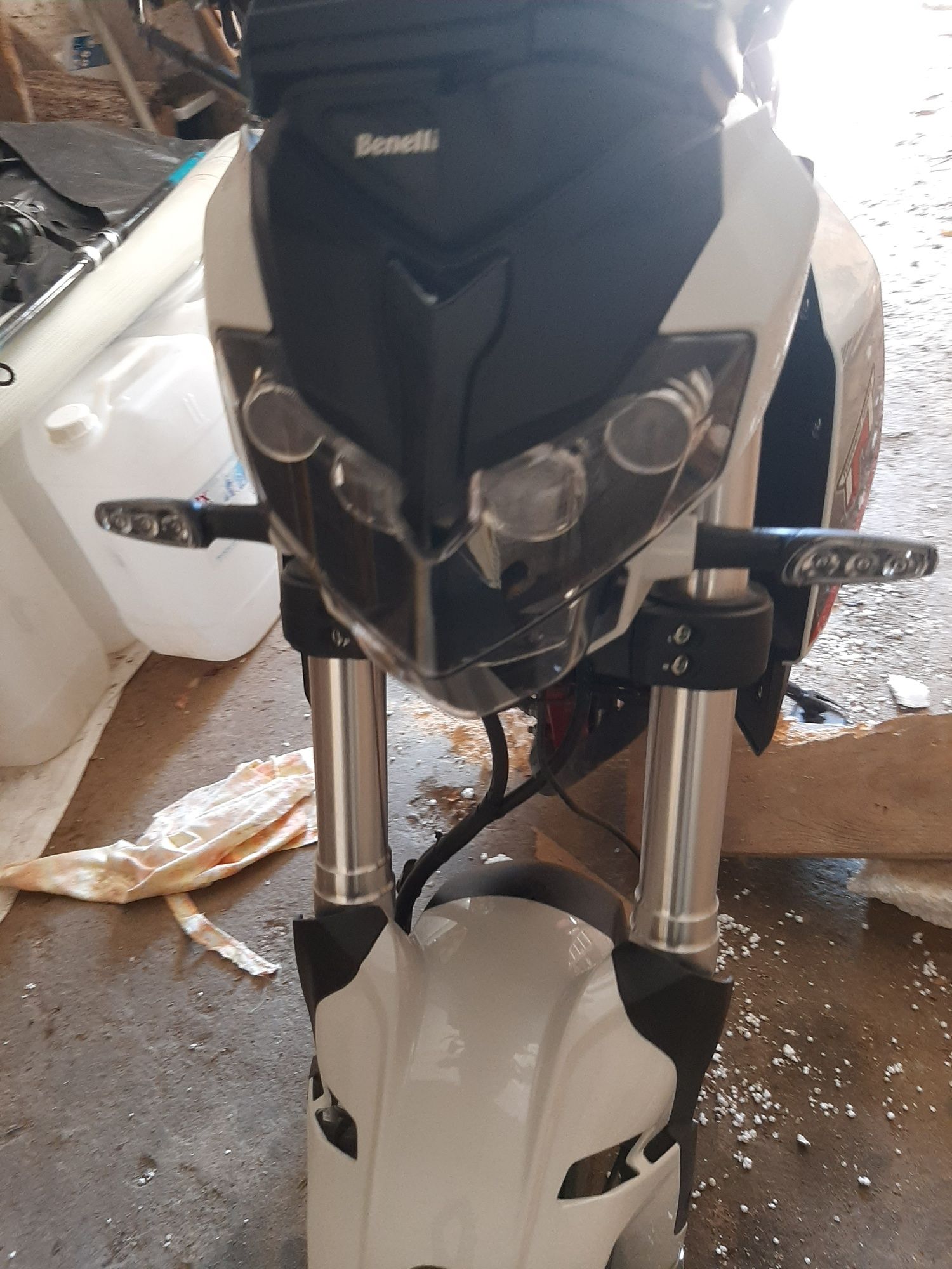 Vendo Benneli 125 como nova