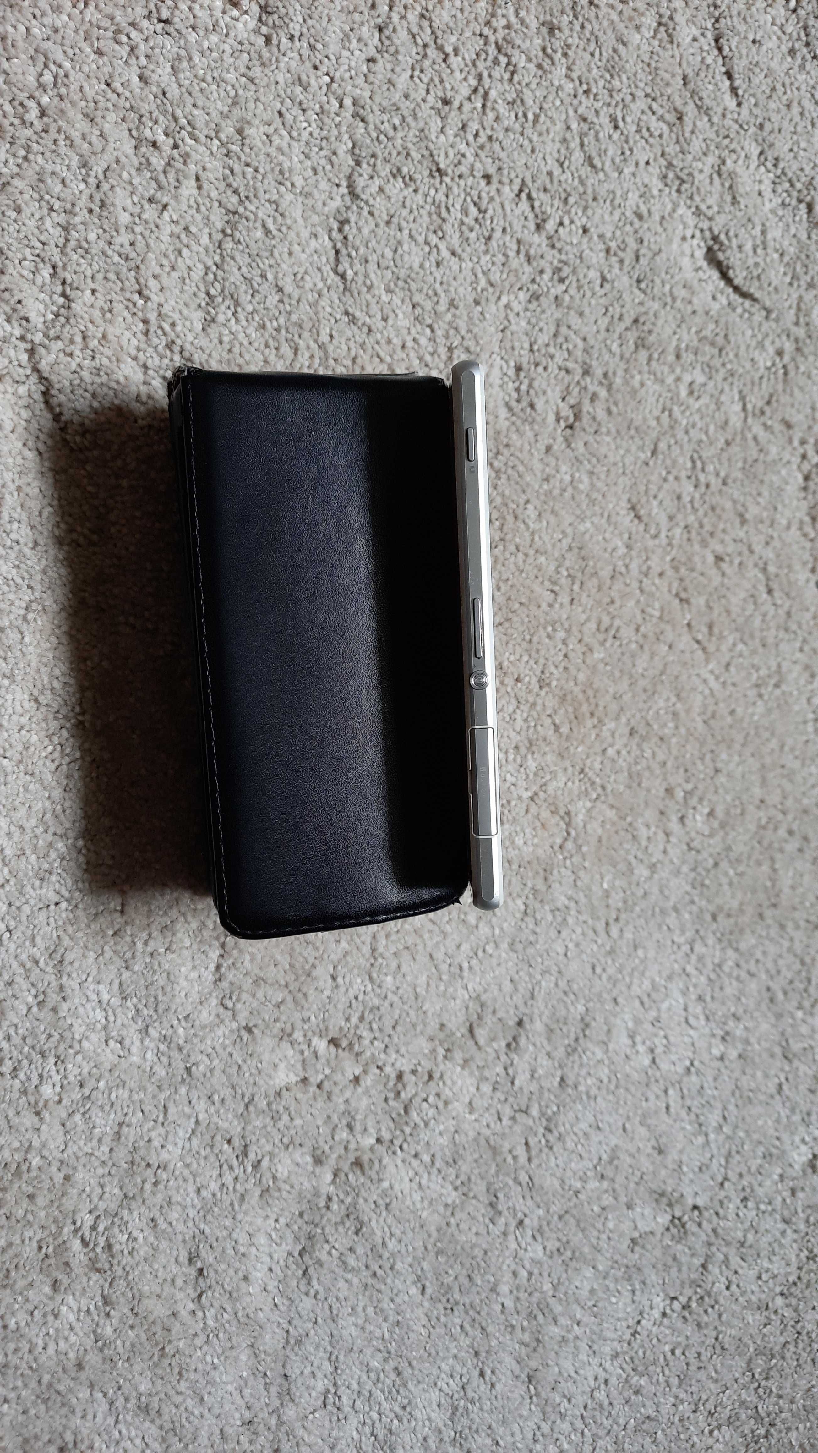 Sony Xperia Z2 + dodatkowe akcesoria