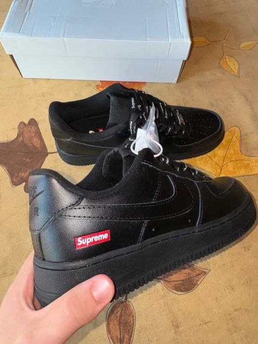 Buty meskie Mokasyny Nike_Air_Force_1_Low_Supreme_Black R.44.5