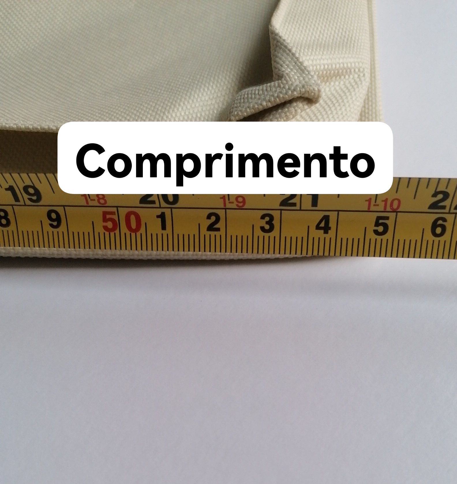 Suporte em tecido com compartimentos, para comandos, revistas e outros