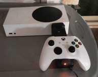 Xbox series s 512GB + 2 pady