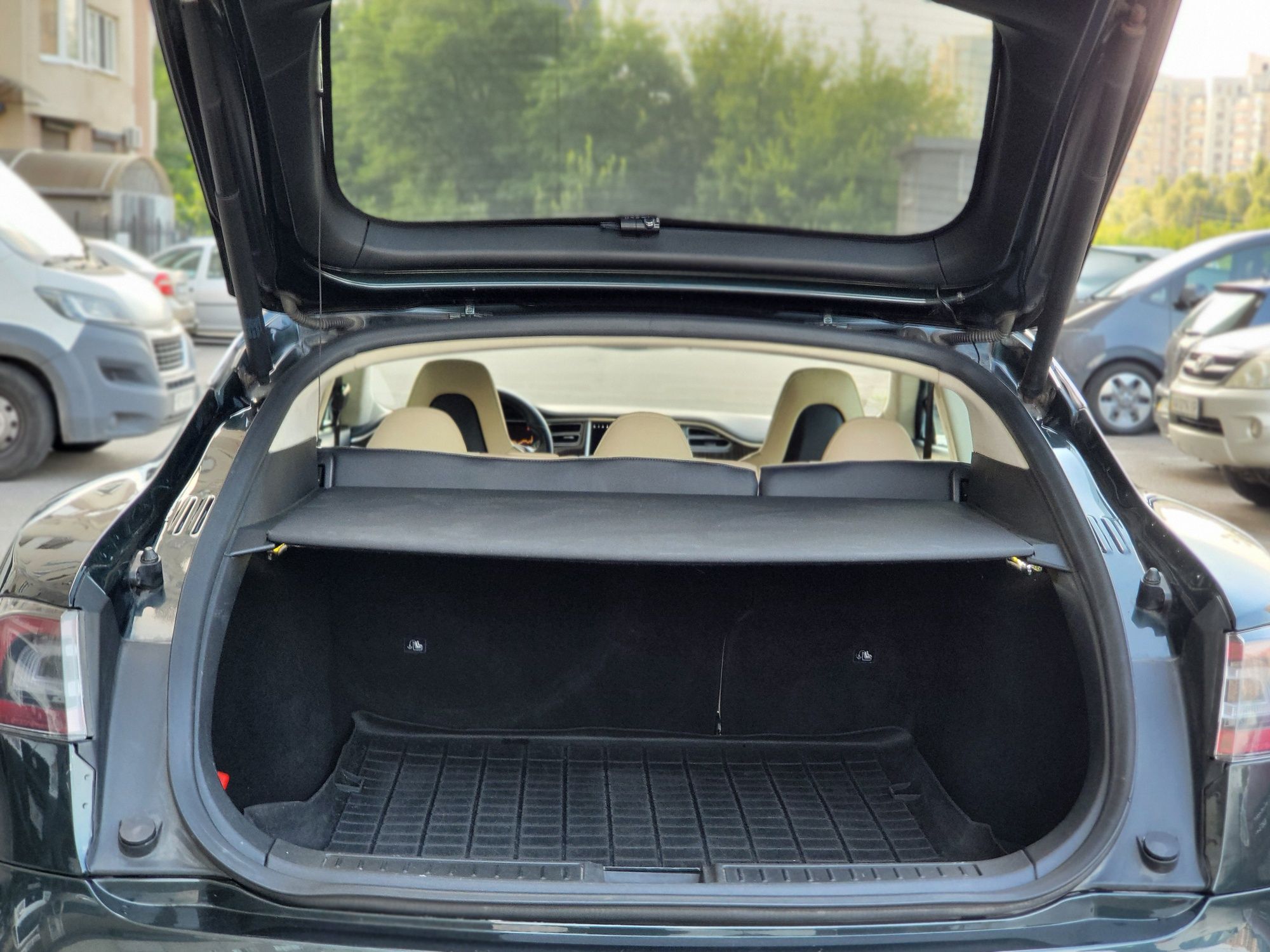 Tesla Model S P85+ 2014р.без дтп в наявності з Норвегії
