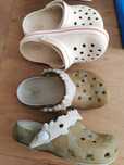 2 pary Crocsy rozm. C 10 tj. rozm. 27-28.