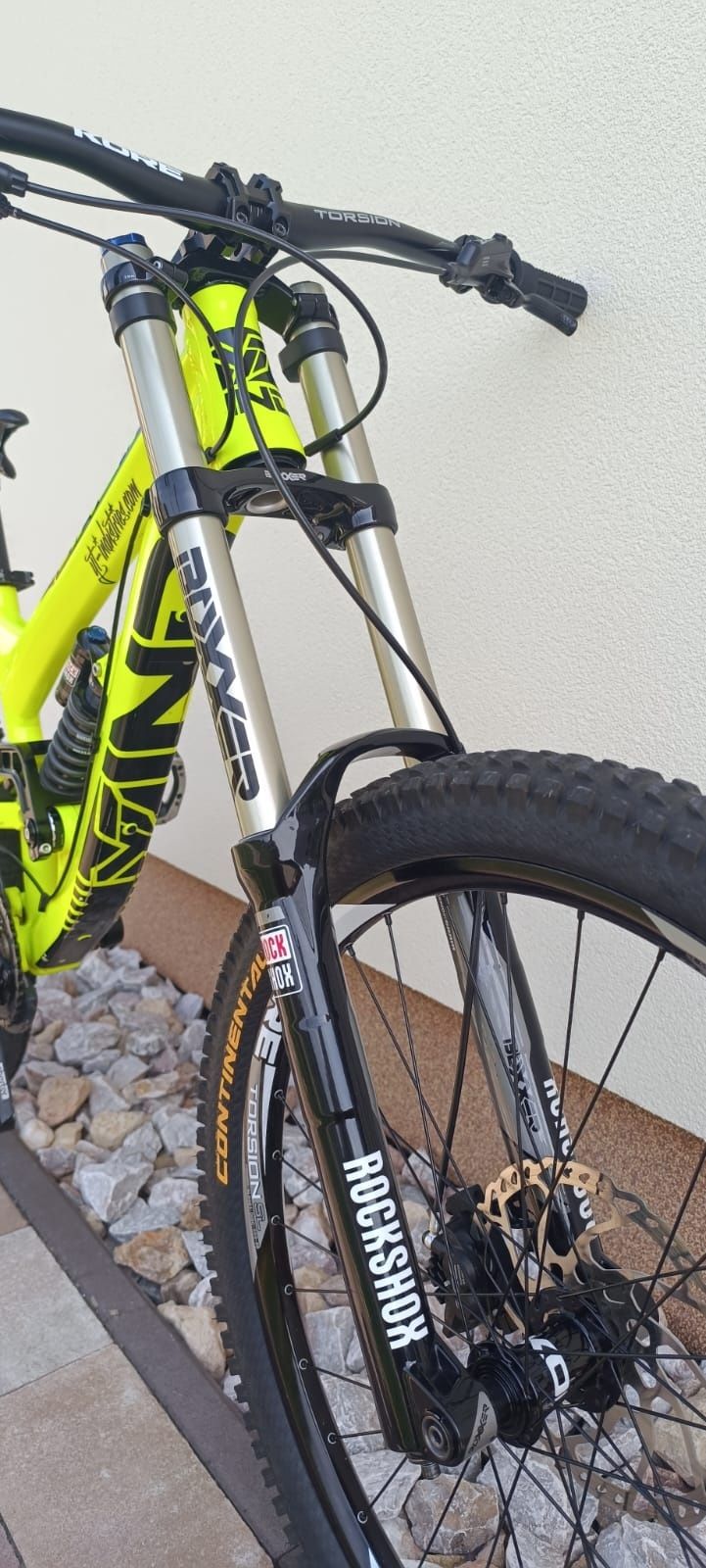 Rower zjazdowy YT TUES Downhill DH