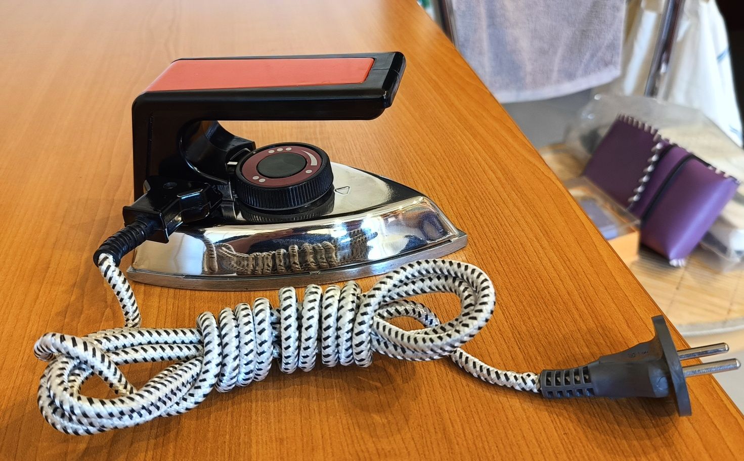 Żelazko turystyczne z epoki PRL-u CCCP