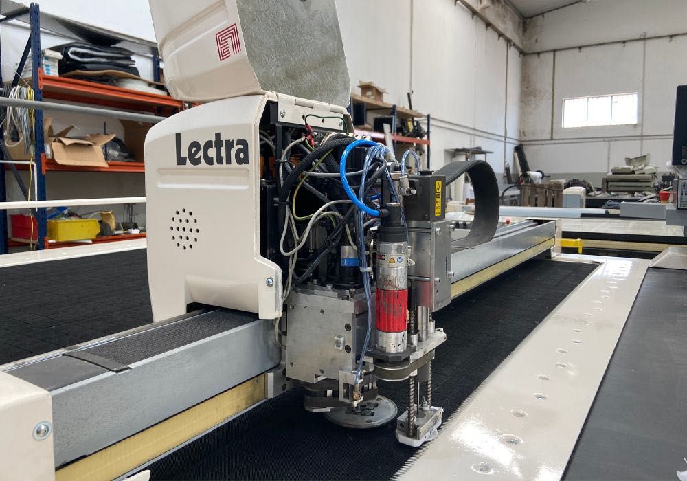 Indústria Têxtil - Lectra Vector 2500 - máquina de corte automático