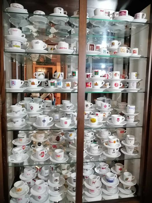 Móvel expositor madeira maciça