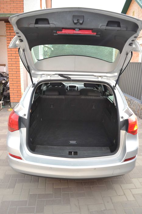 Продам Opel Astra J