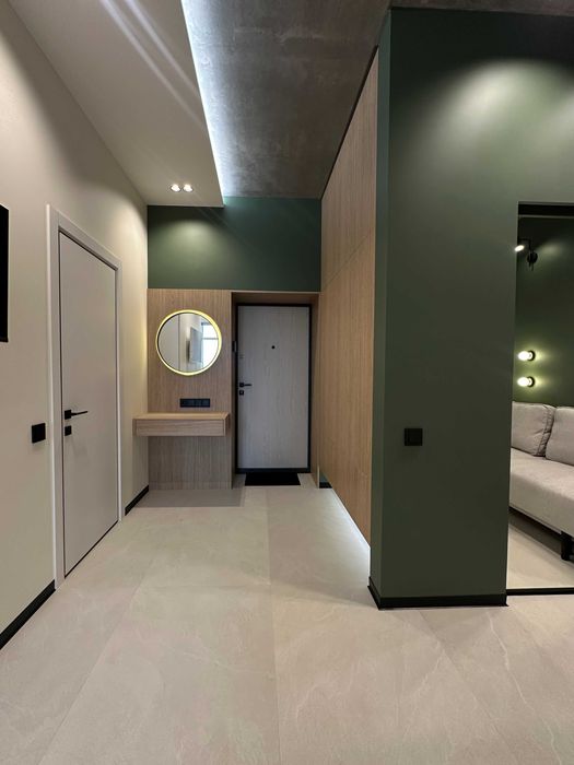 Продам квартиру з дизайнерським ремонтом.