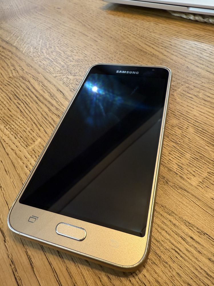 Телефон смартфон Самсунг Samsung Galaxy J3 SM-J320H
