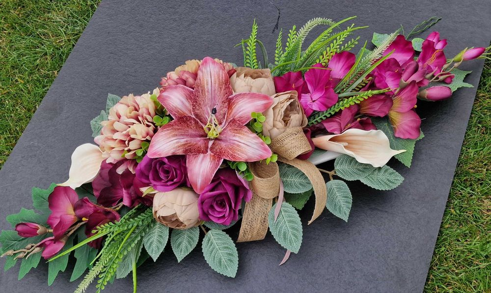 Kompozycja kwiatowa na grób cmentarz stroik ikebana Z363