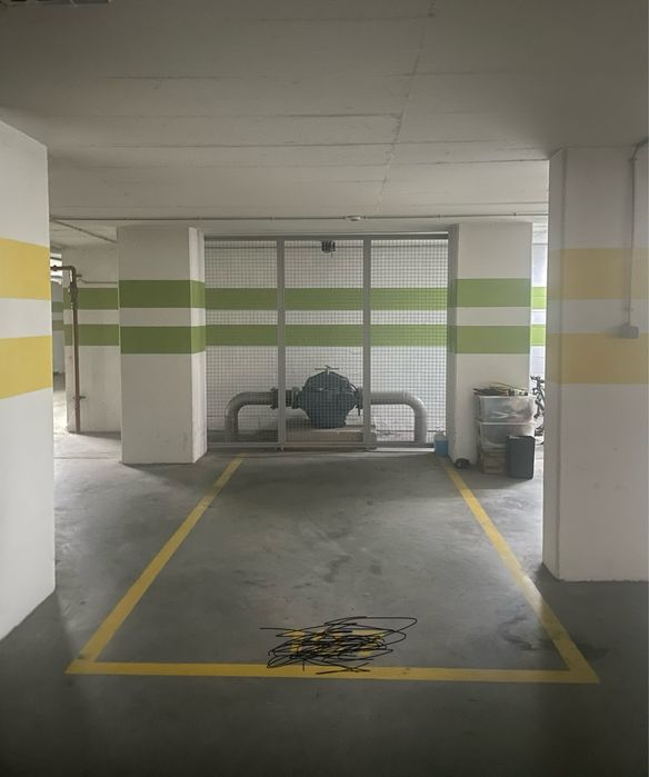 Alugo lugar de garagem