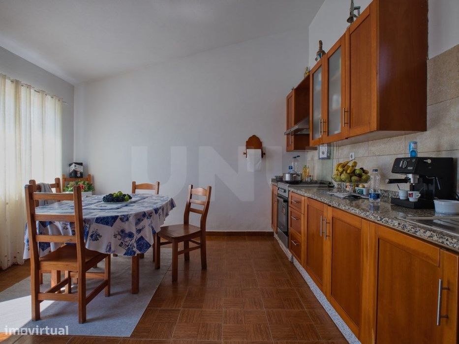 Moradia independente T2 + Anexo T3 , para venda, Óbidos