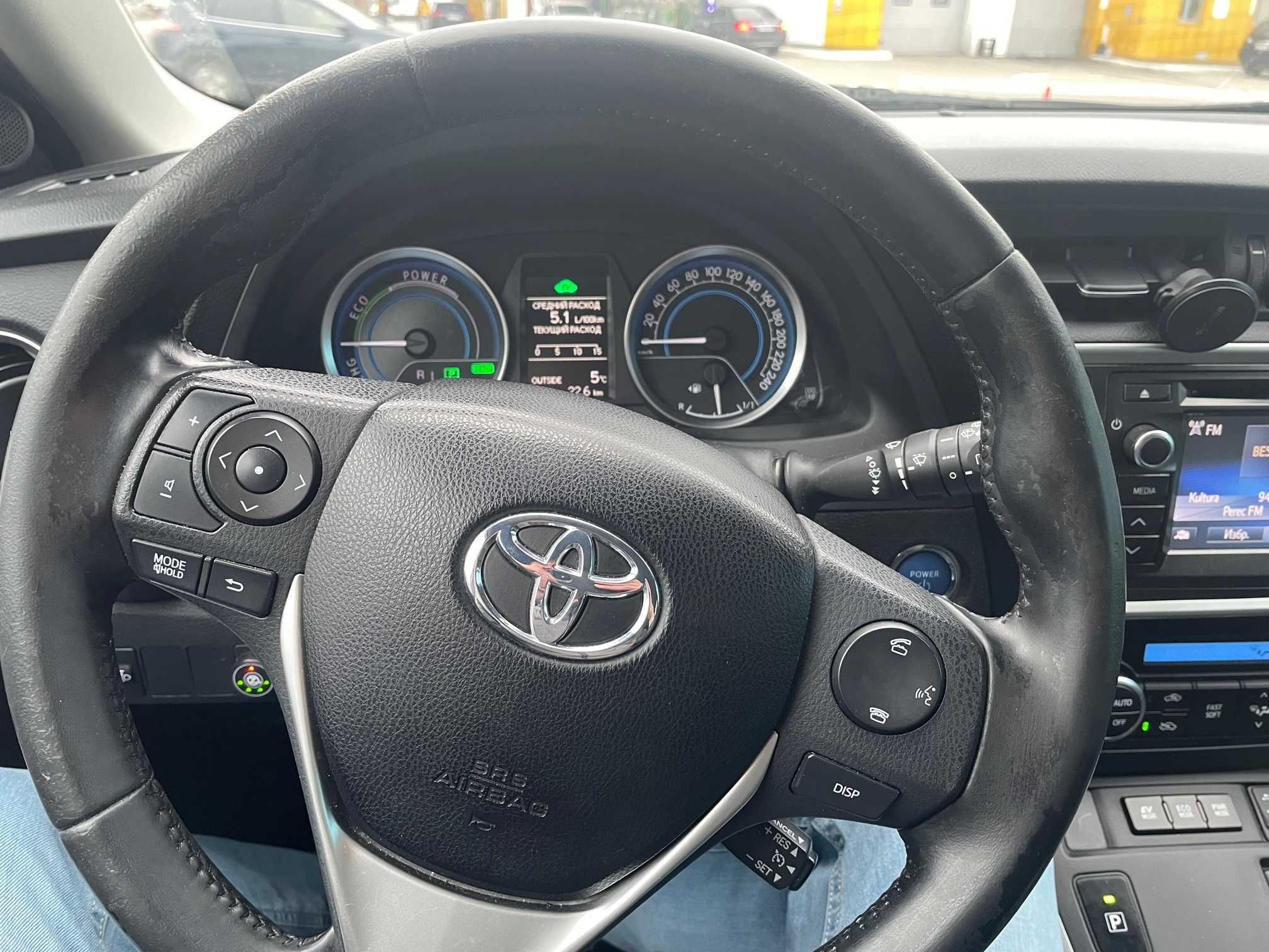 Toyota Auris 1.8 Hybrid/Газ