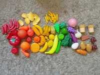 Zestaw plastikowych owoców, warzyw i jedzenia dla dzieci