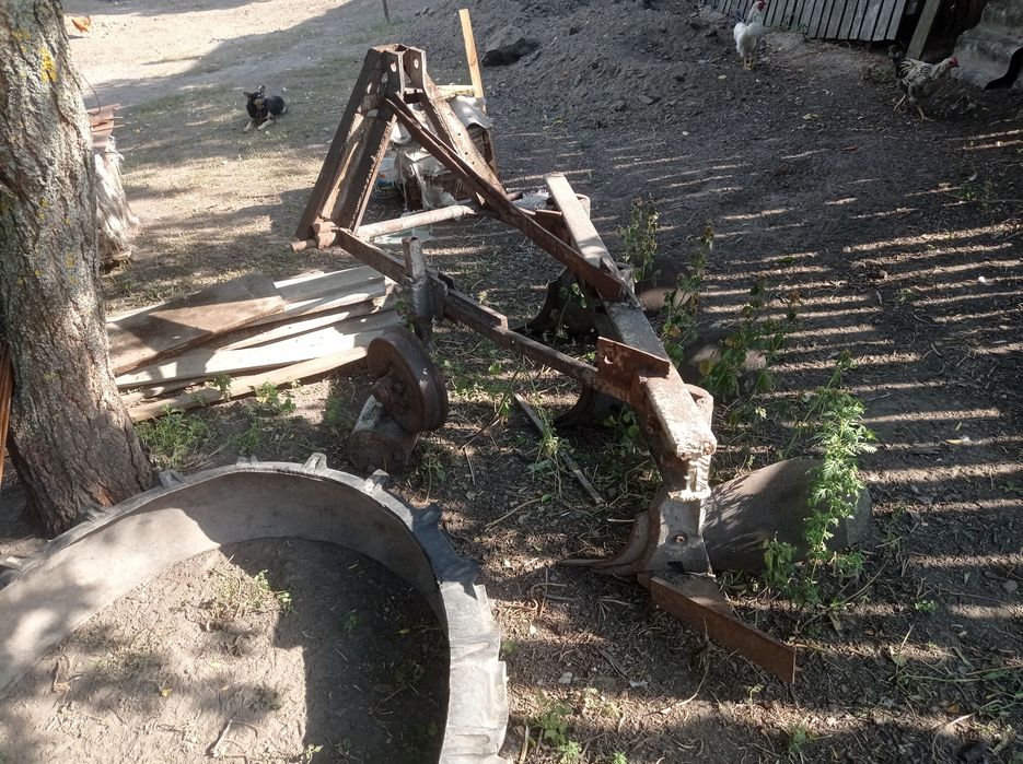 Продам плуг 3 корпусний