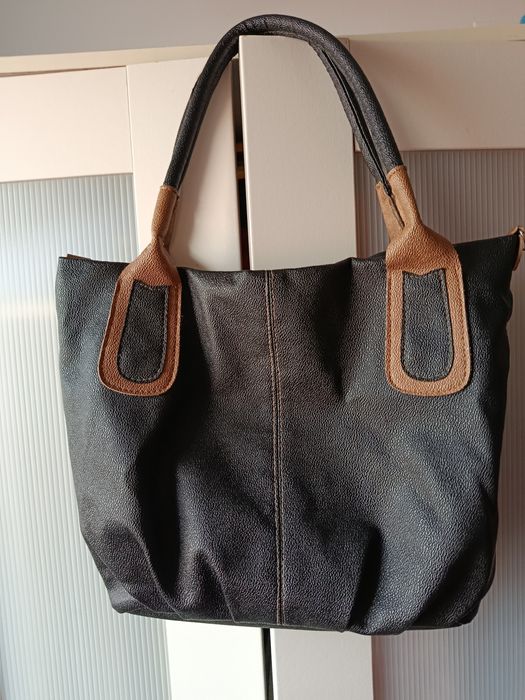 Mala preta e castanha.