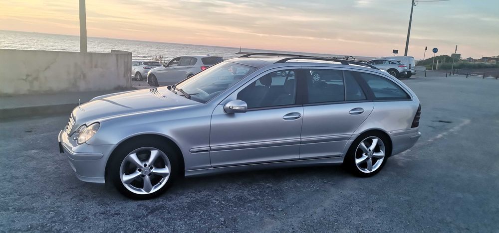 Mercedes-Benz C220 CDI 2002 – Muito Bom Estado