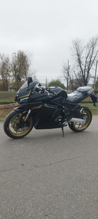 Спортивный мотоцикл Taro GP1 400