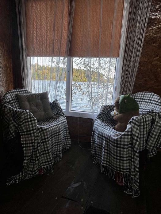 Будиночок на воді.  Подобово.