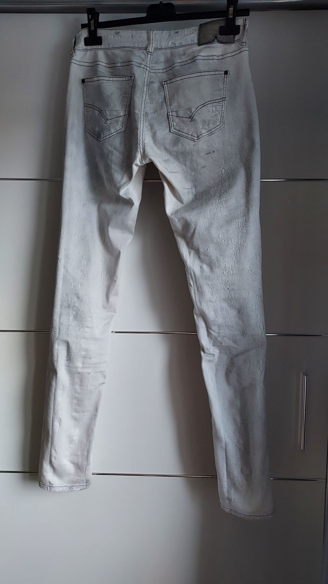 Spodnie damskie Bershka r. 36 białe