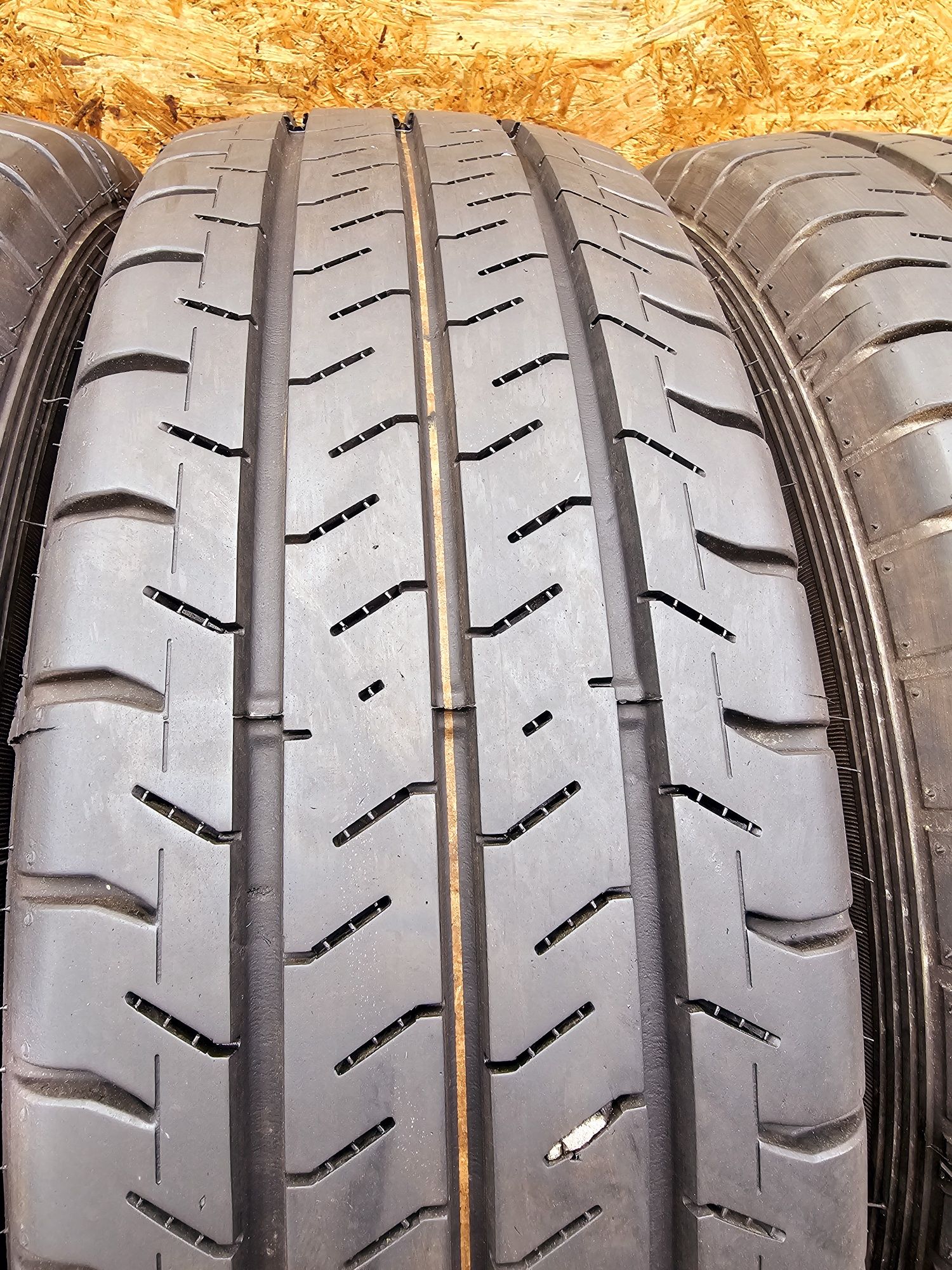 Idealne!!  8,5mm. 215/70 r15C Falken Linam. VAN01.  22/23