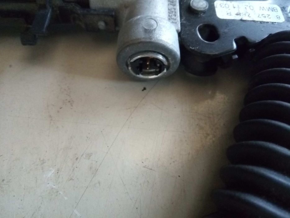 Encaixe de cinto frente direito BMW 3 (E46)